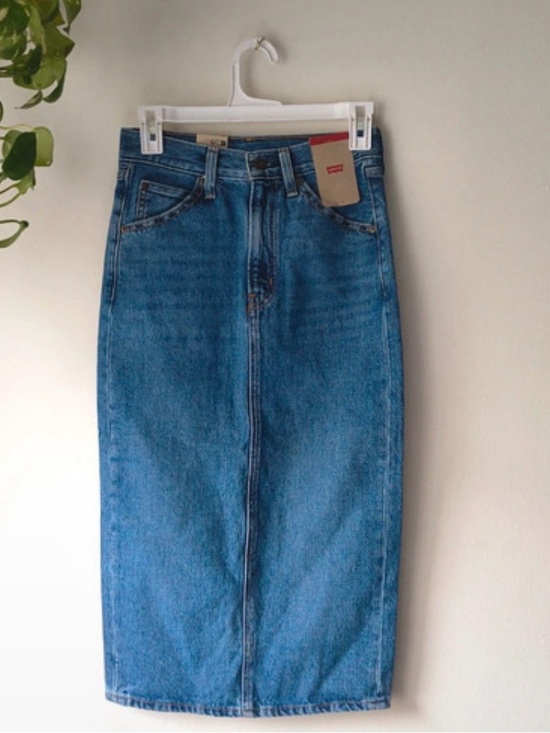 Levi's Dresses & Skirts - Levi's Classic Blue Denim Pencil Skirt with Back Pocket